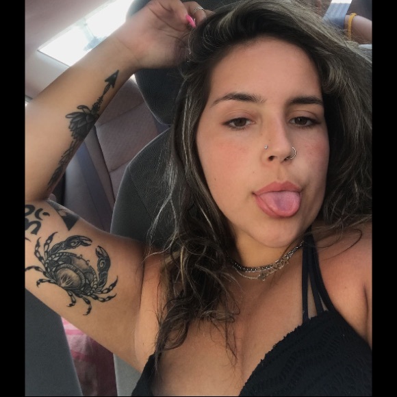 Meet Your Posher Kelsey ! - Picture 2 of 4